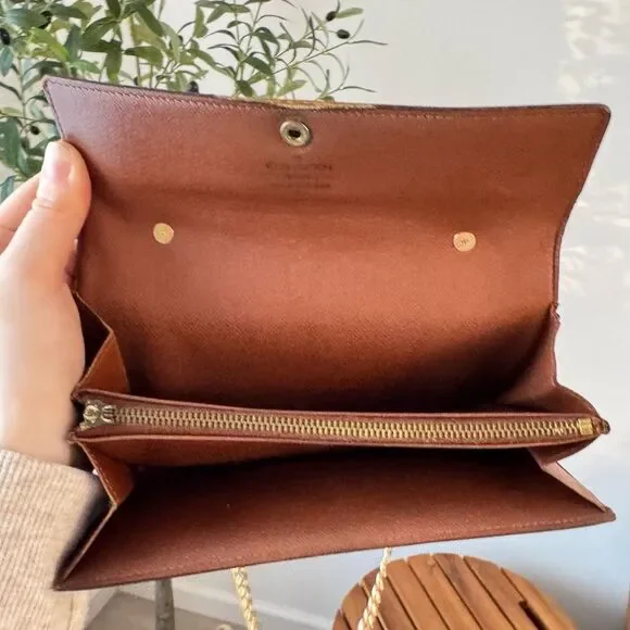 ✅AUTHENTIC✅LOUIS VUITTON WALLET ON A CHAIN - Picture 12 of 15